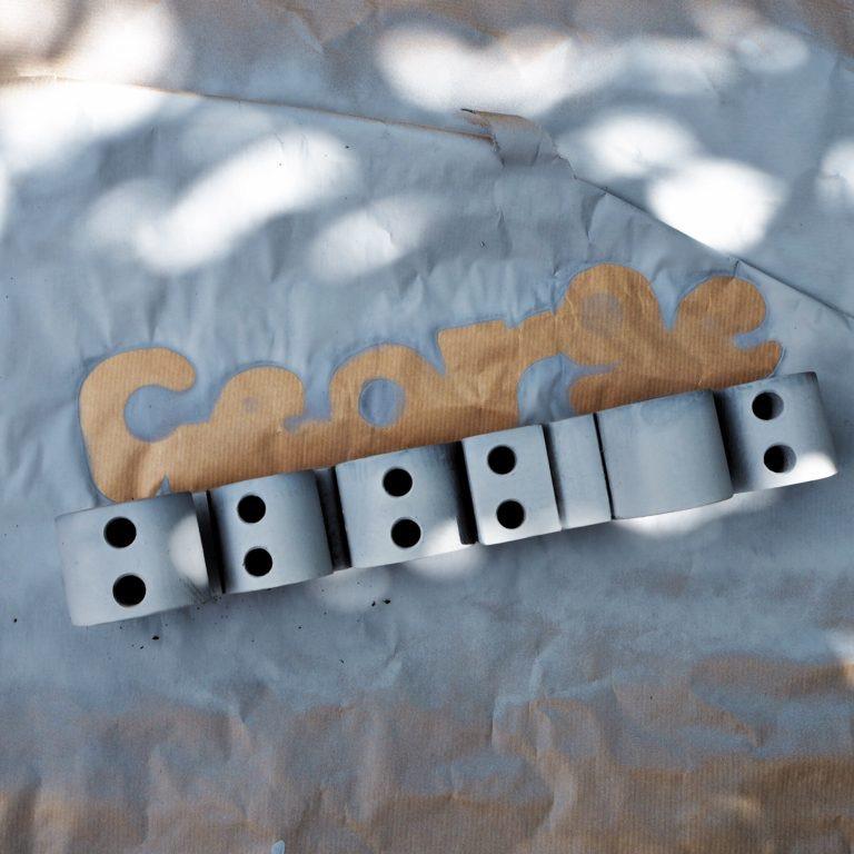 Rótulo de madera con spray chalk paint Pintyplus 5