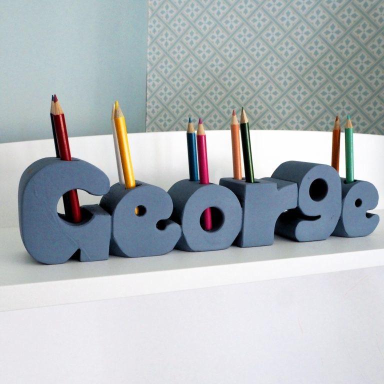 Rótulo de madera con spray chalk paint Pintyplus 5