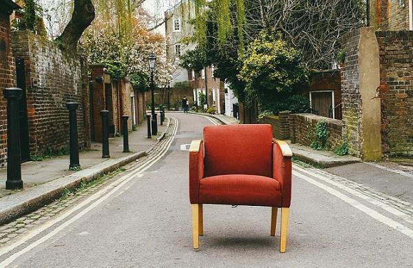 ¿Tapizar el sillón o comprar un nuevo sofá? 