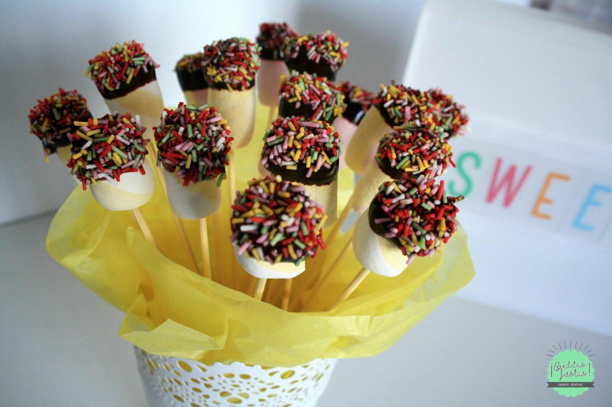 nubes de chocolate con topping de colores