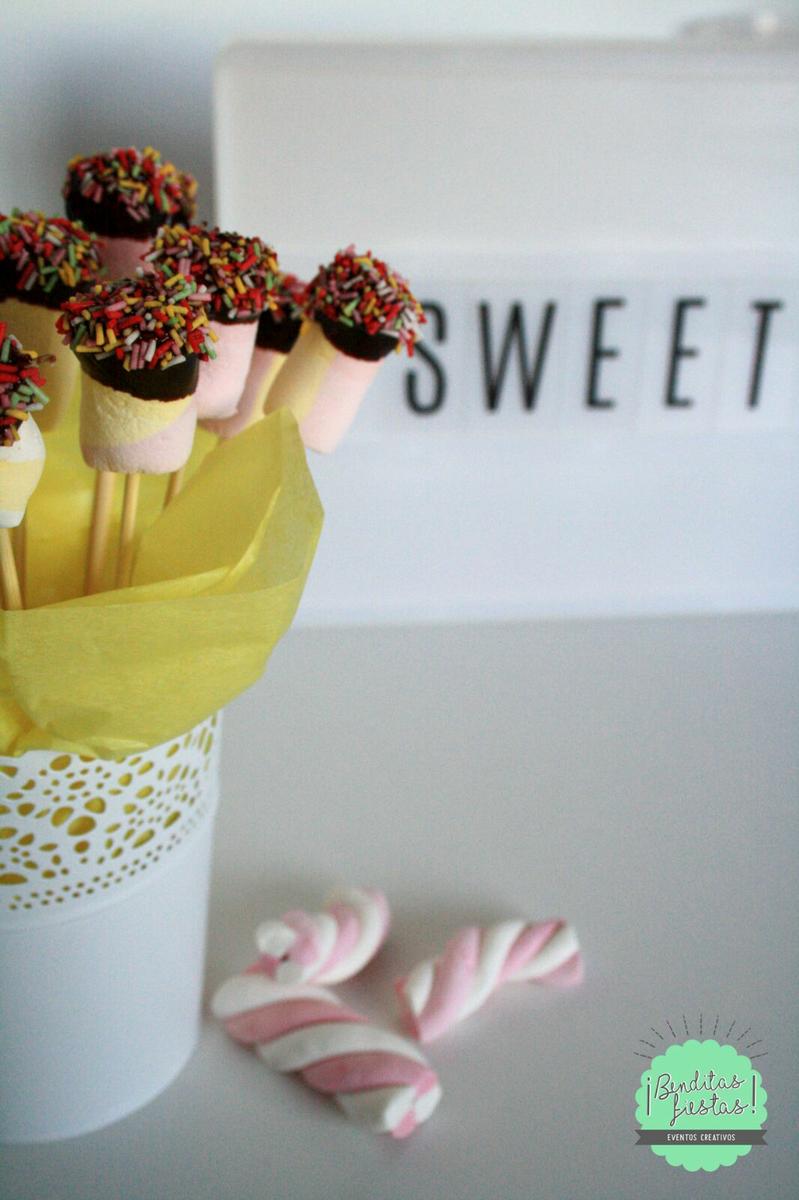 nubes de chocolate con topping de colores