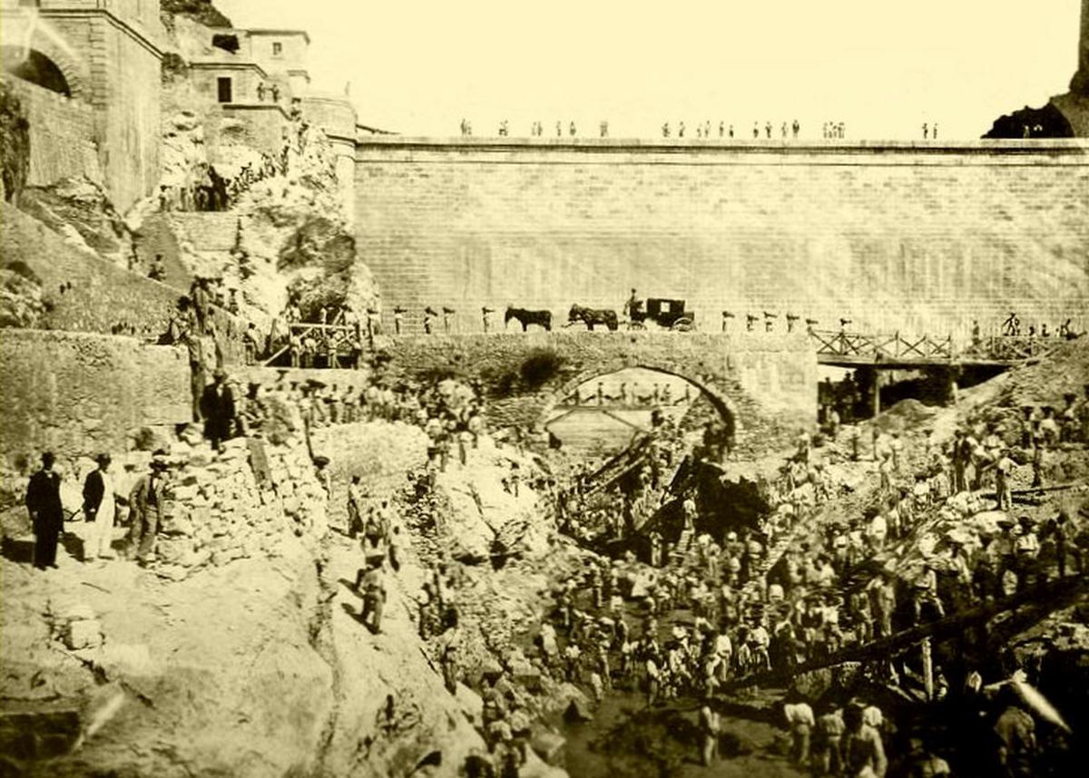 Pontón de la Oliva Clifford