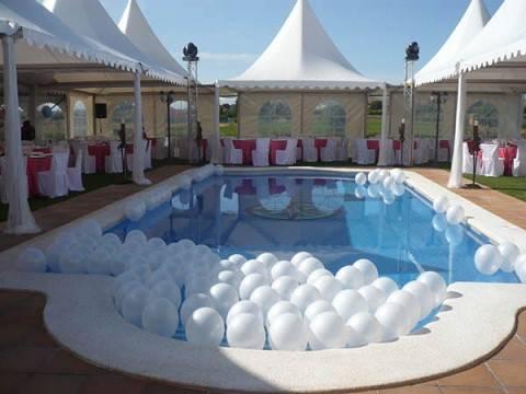 decoracion-con-globos-para-bodas-al-aire-libre3
