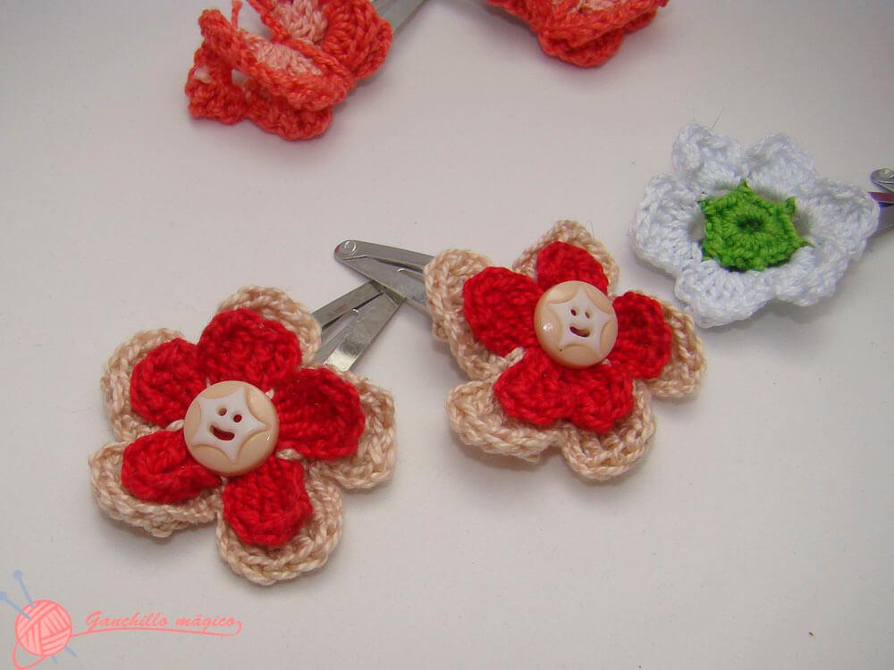 Mariposas y flores multicolores en ganchillo 3