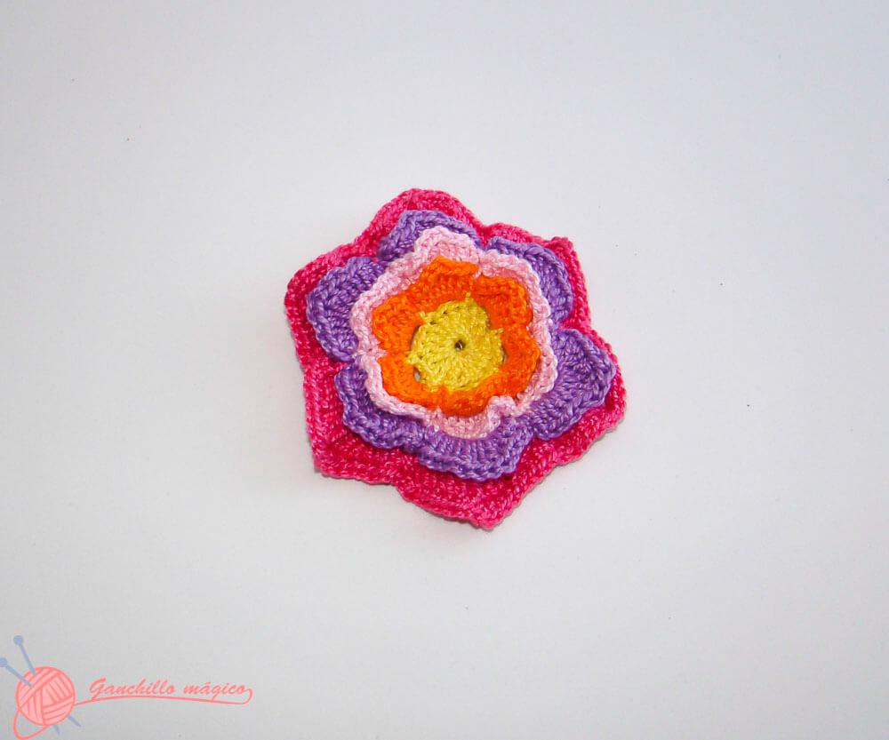 Mariposas y flores multicolores en ganchillo 7