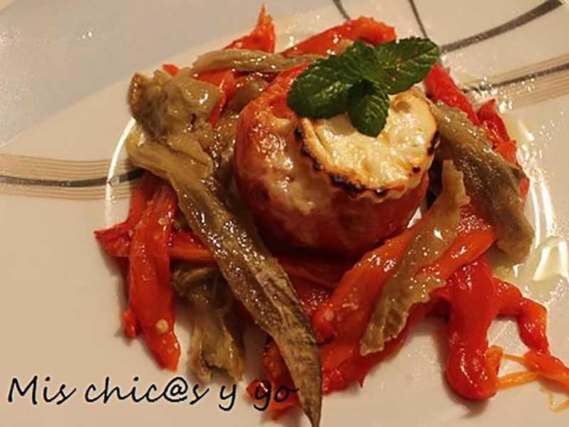 tomate-gratinado-con-queso-en-nido-de-berenjena-y-pimiento-rojo