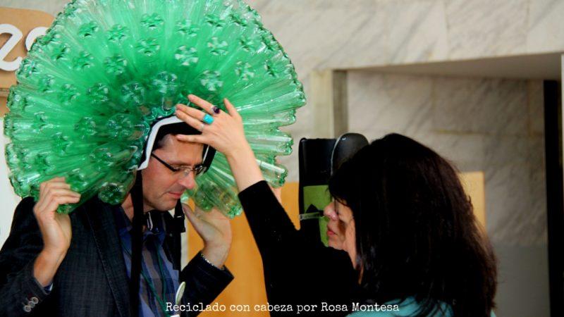 Casco con 140 botellas de plástico #RecicladoConCabeza #BottlesOnMyMind #CONAMA2016