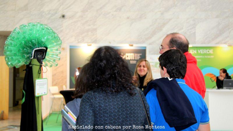 Casco con 140 botellas de plástico #RecicladoConCabeza #BottlesOnMyMind #CONAMA2016