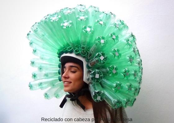 Casco con 140 botellas de plástico #RecicladoConCabeza #BottlesOnMyMind #CONAMA2016