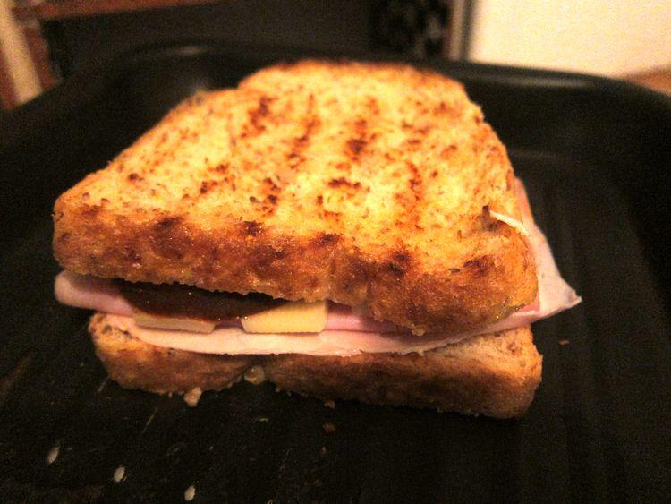 sandwich-jamon-cocido-emmental-kumato-06