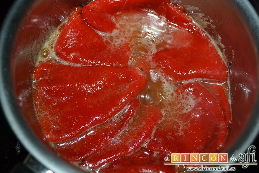 Solomillo de ternera con salsa de Cabrales, dejar que se confiten a fuego moderado