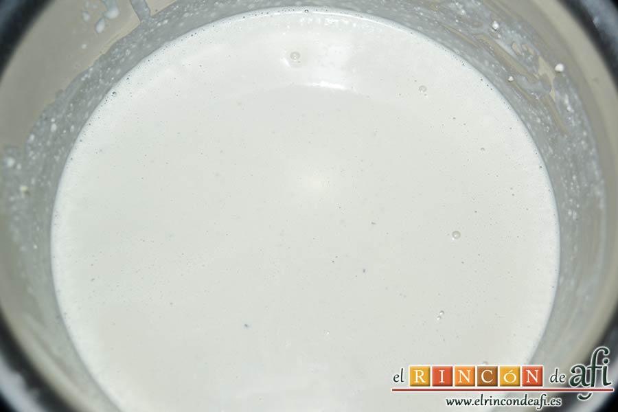 Solomillo de ternera con salsa de Cabrales, dejamos que se derrita y se forme una salsa sin grumos