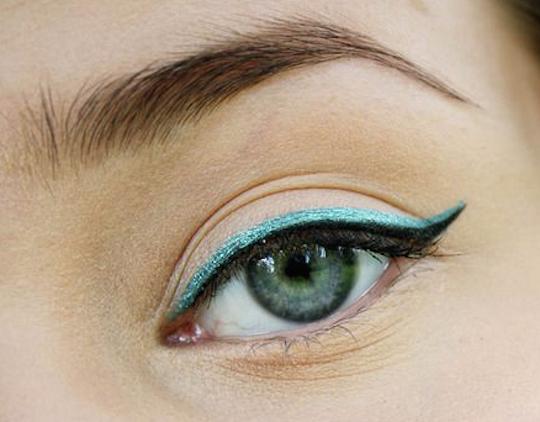 linea color azul aqua para ojos