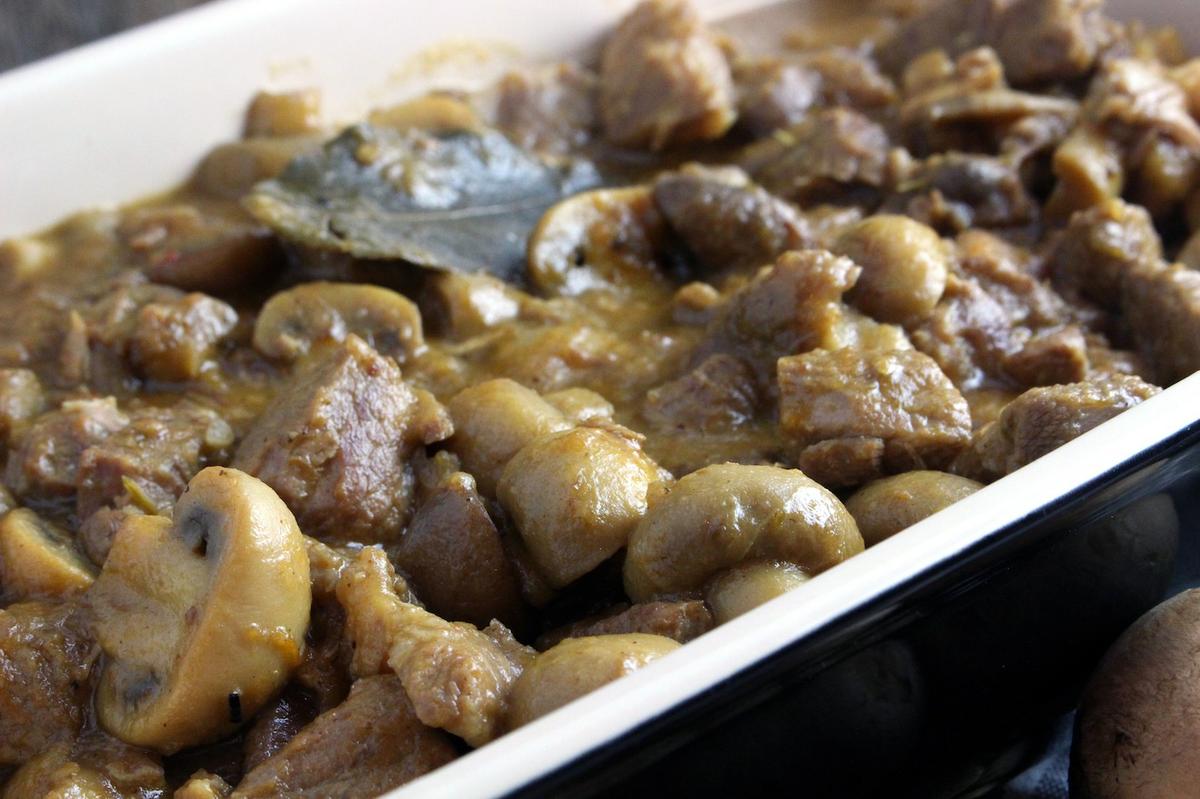 Carne de cerdo con champiñones de mi abuela