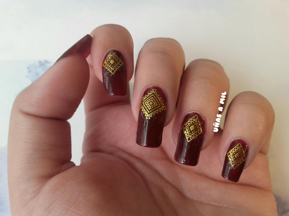 blog_unas_a_mil_nail_art_diseno_unas_decoracion_granate_esmalte_dorado_pegatinas_born_pretty_store_colaboracion-3