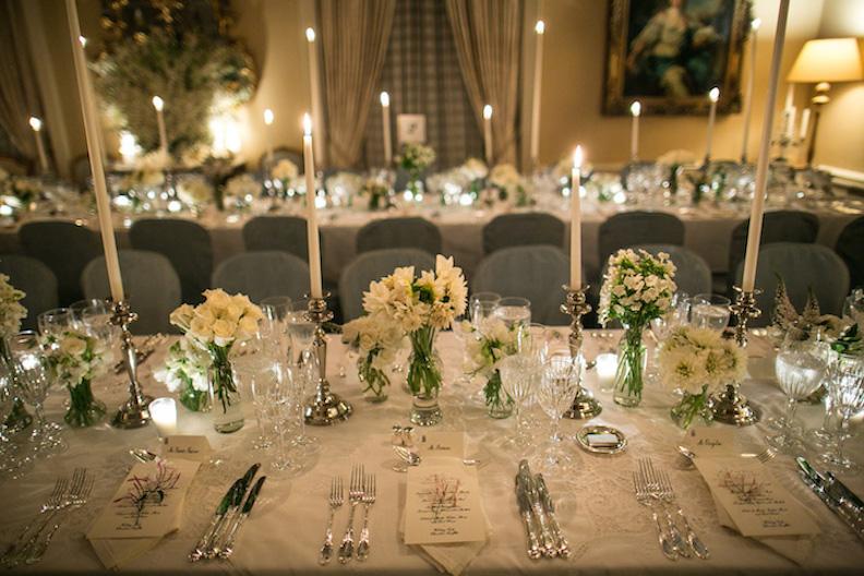 the-place-settings-included-white-ranunculi-white-sweet-peas-polo-roses-spider-dalias-sweet-williams-and-jasmine-on-each-plate