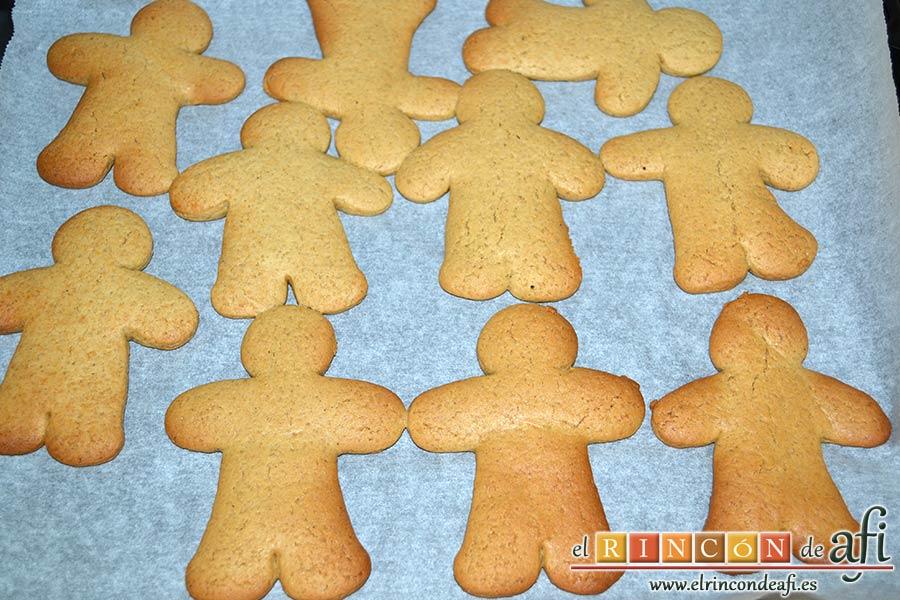 Galletas de jengibre y canela, dejamos que se enfríen