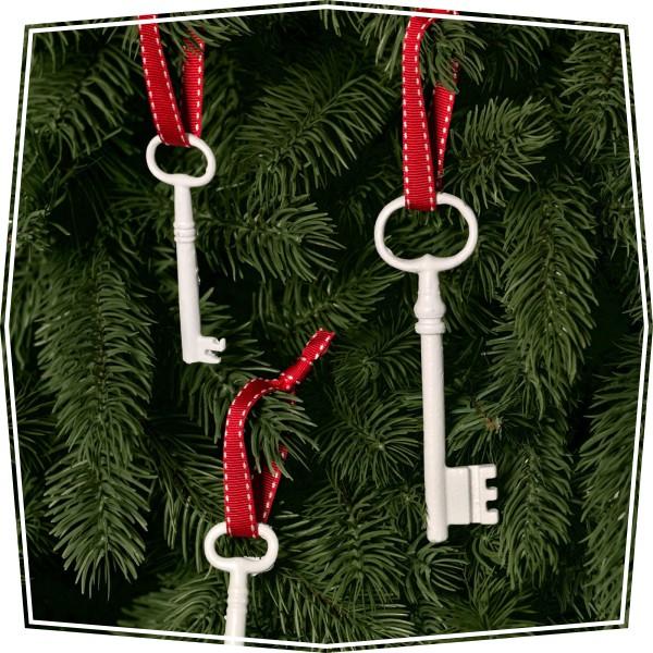 Adorno navideño reciclado con llaves para el árbol