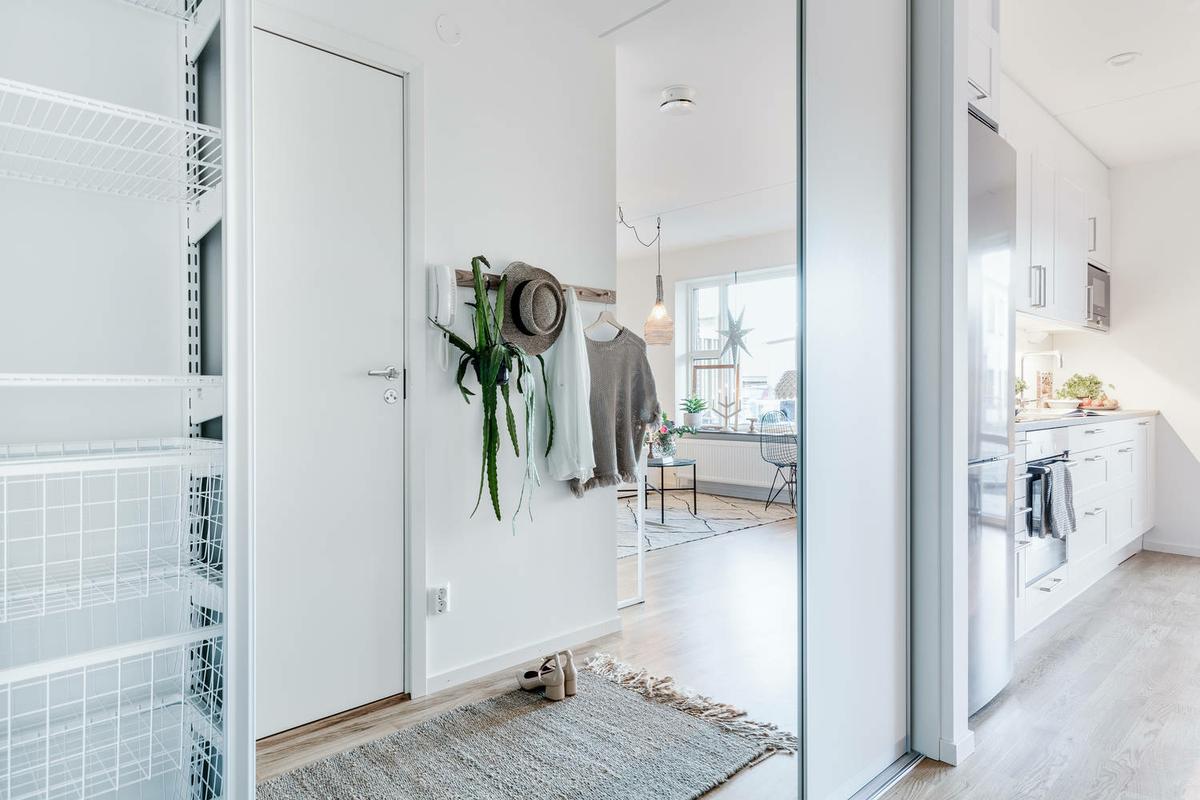 Coqueto_apartamento_lleno_de_luz_detalles_decoración_blanco_