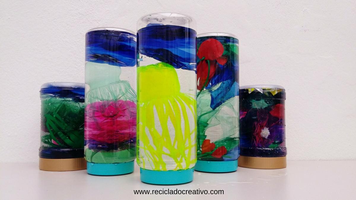 Medusas con botellas de plástico y embotelladas