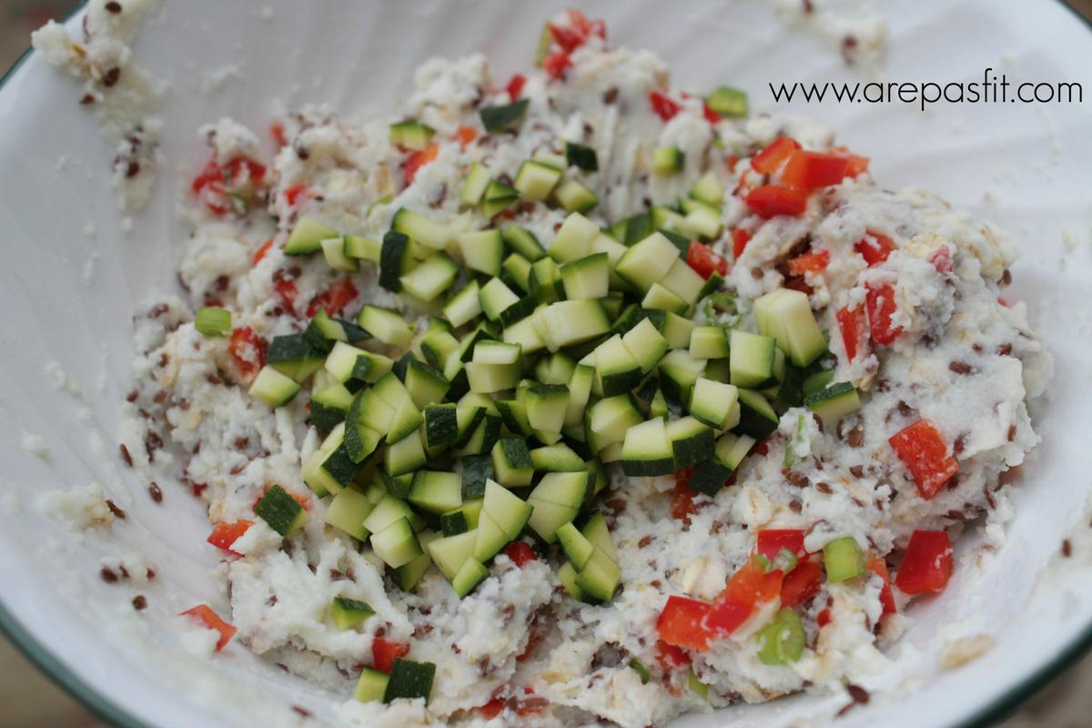 Arepa de Avena, Calabacín, Cebollín, Ají Dulce, Linaza y Cilantro
