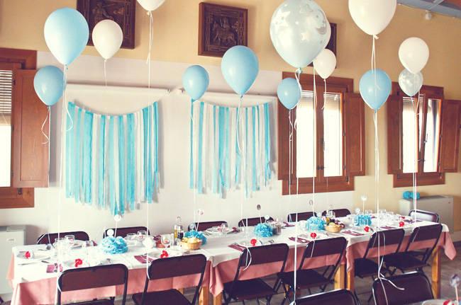 Decoración para bautizo en azul en casa4