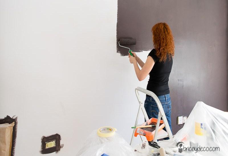 renovar con pintura la pared del despacho