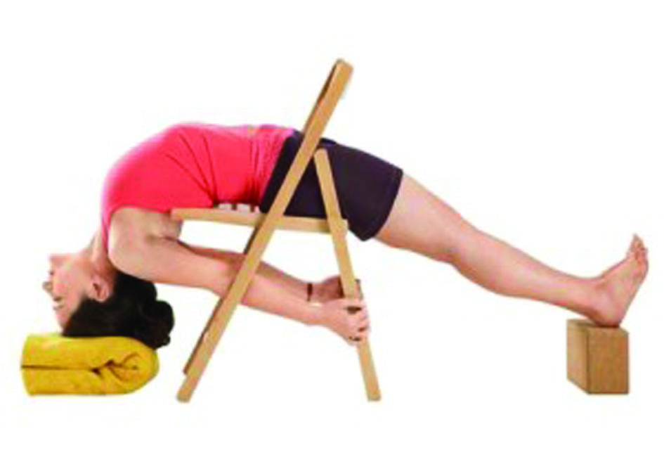 Postura del Puente con una Silla