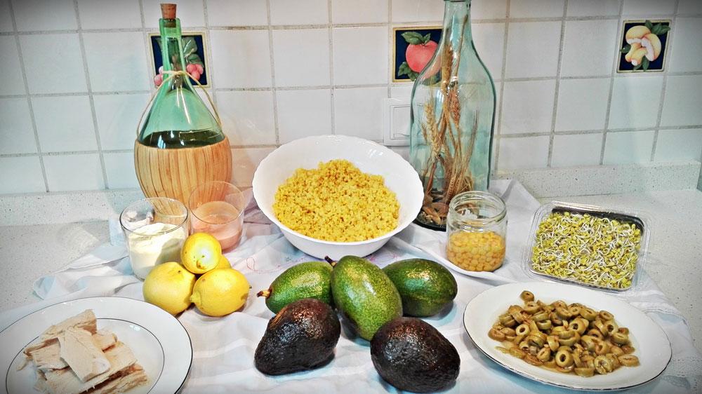 aguacates-rellenos-con-arroz-y-bonito