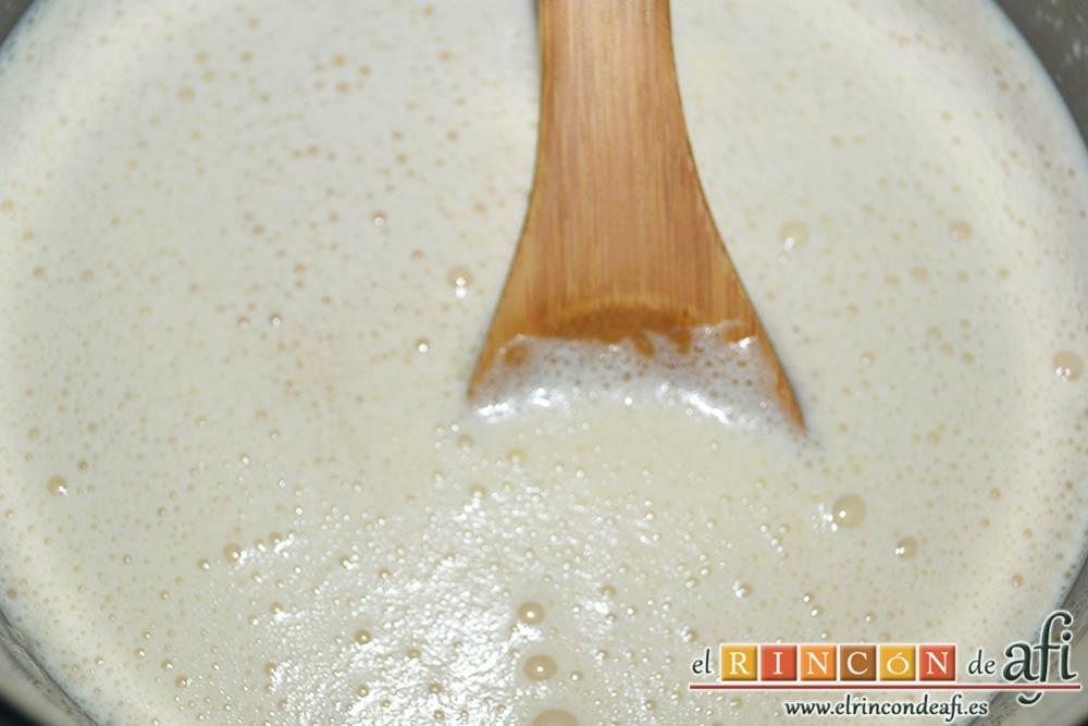Flan de turrón, dejar hervir a fuego moderado hasta que empiece a cuajar