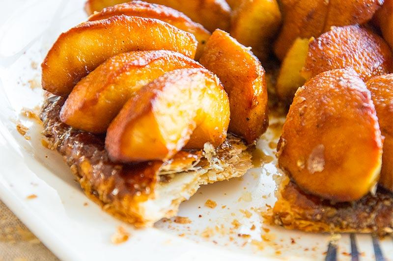 tarta-tatin-con-polvo-de-caramelo-y-vainilla