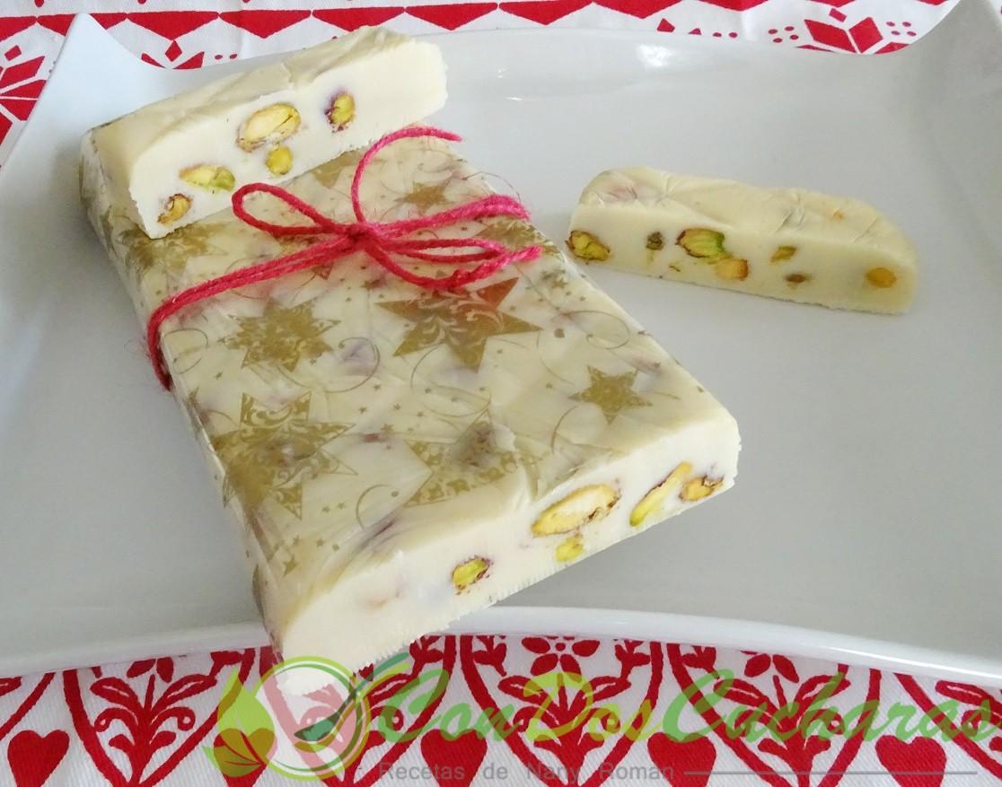 Turrón de chocolate blanco y pistachos