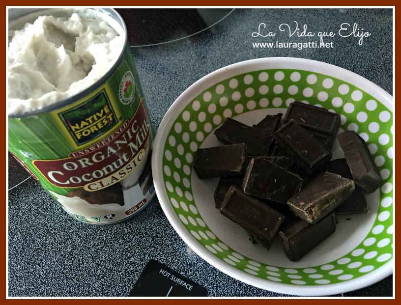 Postre de chocolate y coco