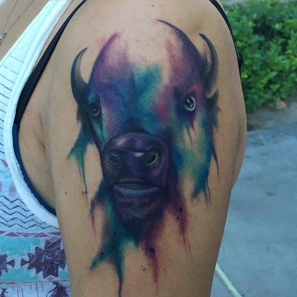 Tatuajes de bufalos acuarela