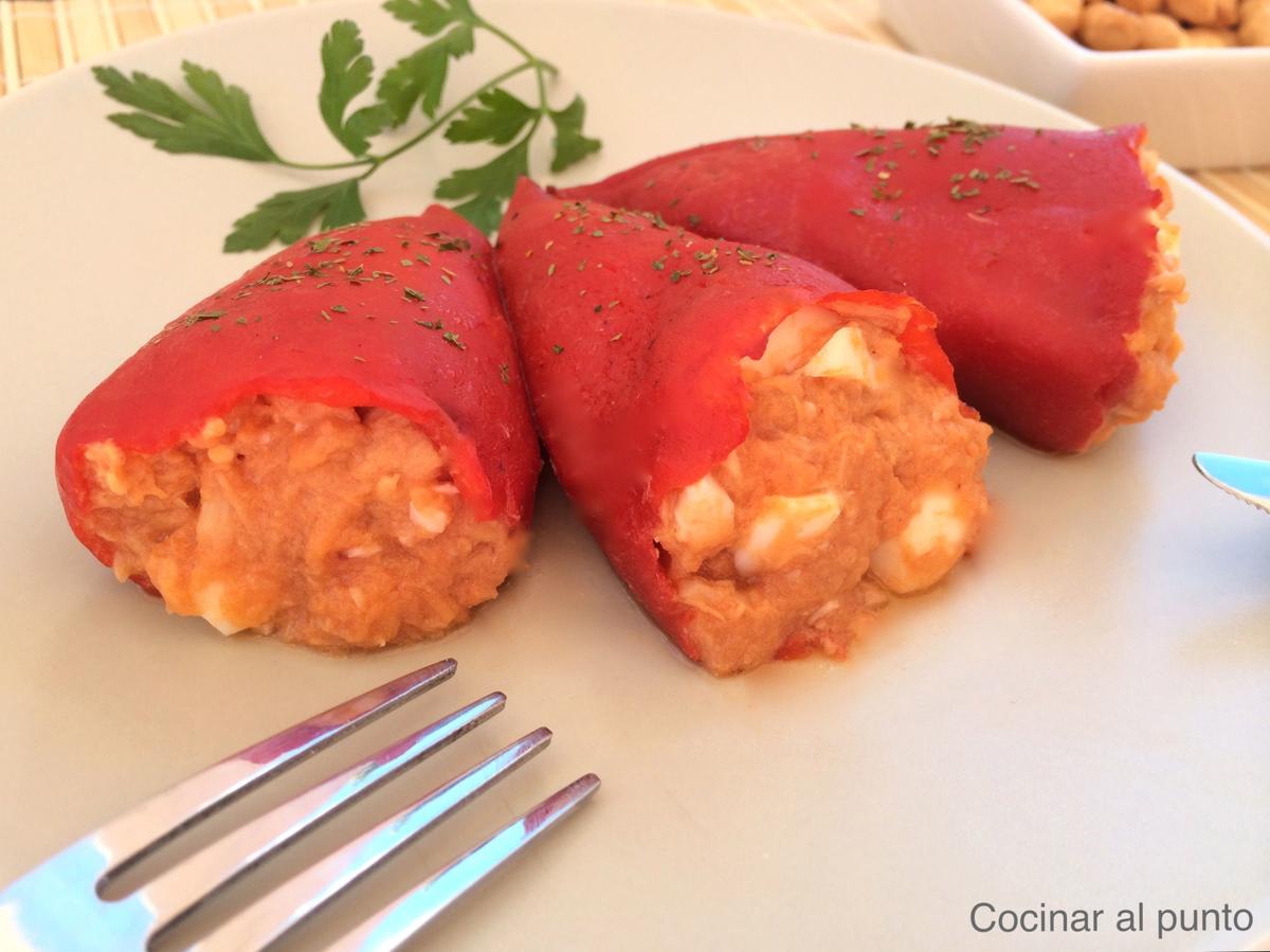 Pimientos del piquillo rellenos de atún y huevo