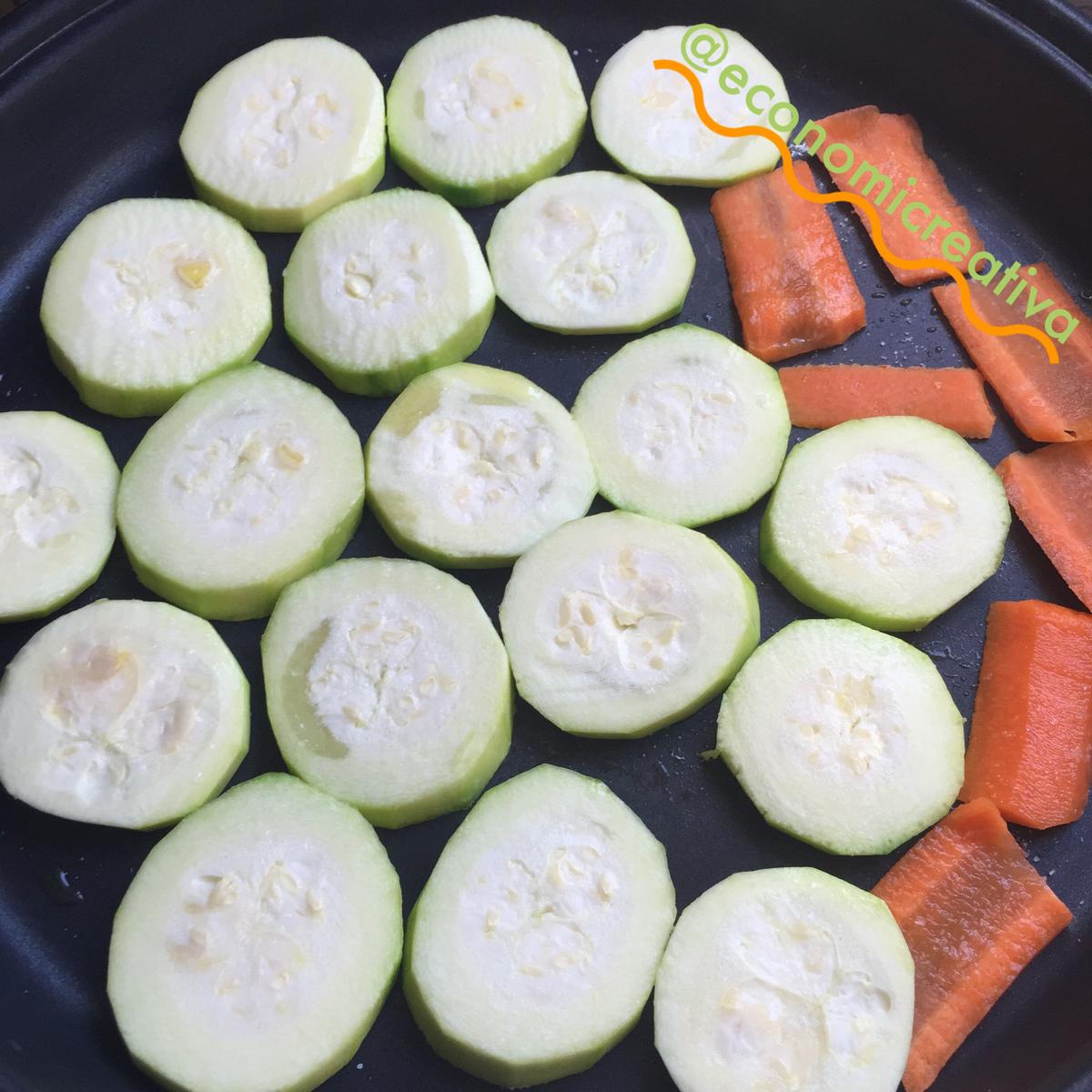 Hamburguesa al revés - Calabacín y zanahoria en la plancha