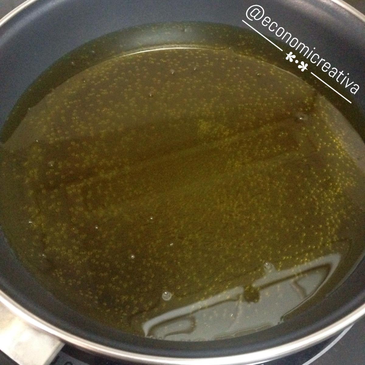 Enaceitados manchegos - Calentando aceite