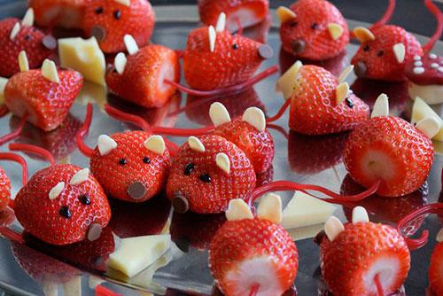 Fresas convertidas en ratoncitos