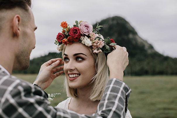 novia-con-corona-de-flores-shabby