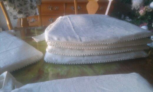 1418898222766 Restaurando taburetes.