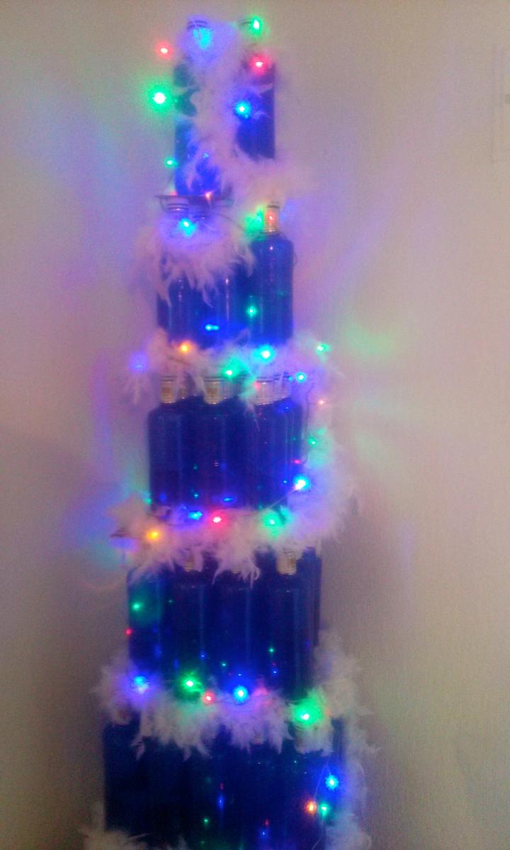 20141215_142247 Arbol de Navidad con botellas de plástico.