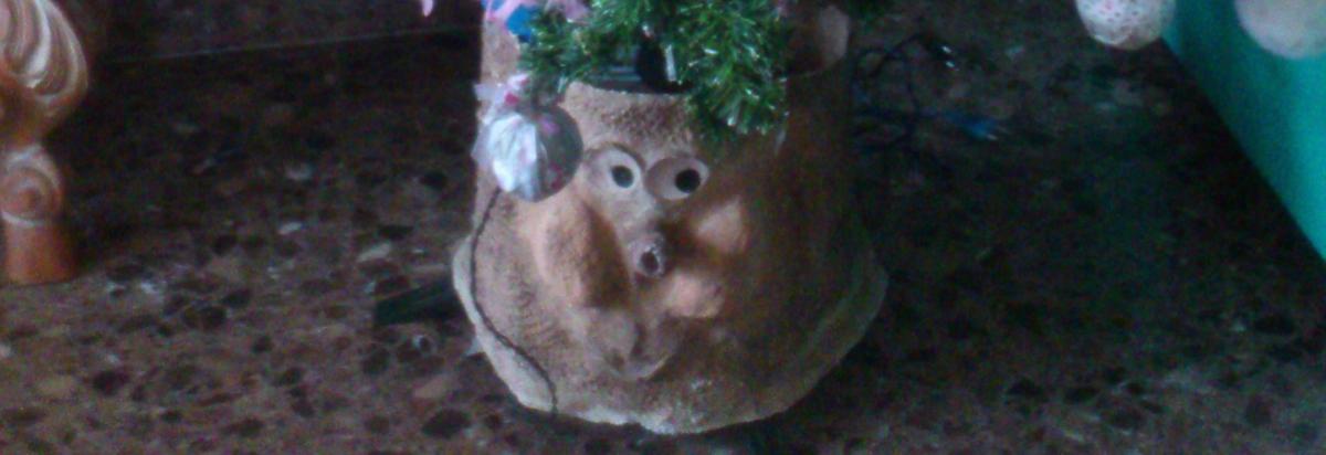 base-c3a1rbol-de-navidad-con-papel-mache Arbol de Navidad con flores.