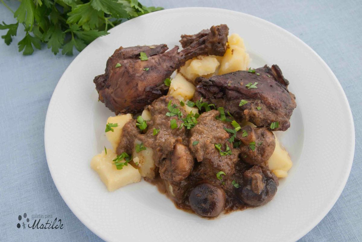 Pollo al vino, coq au vin