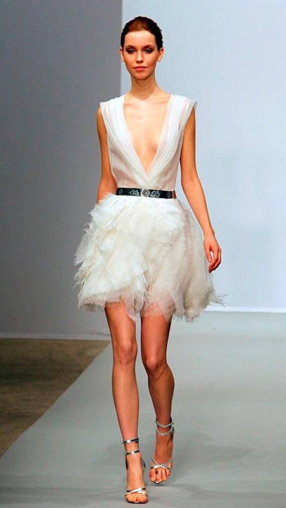 vestido con vuelos