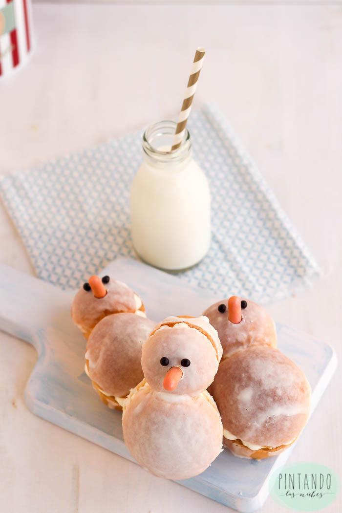 Bambas de nata con forma de muñecos de nieve
