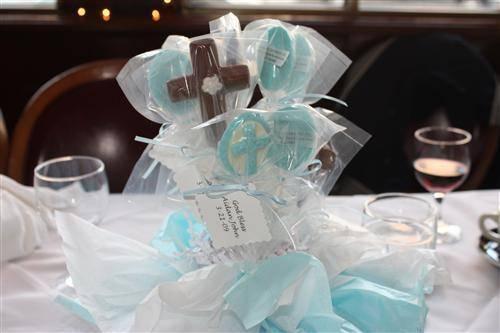 como hacer adornos para bautizo con globos4