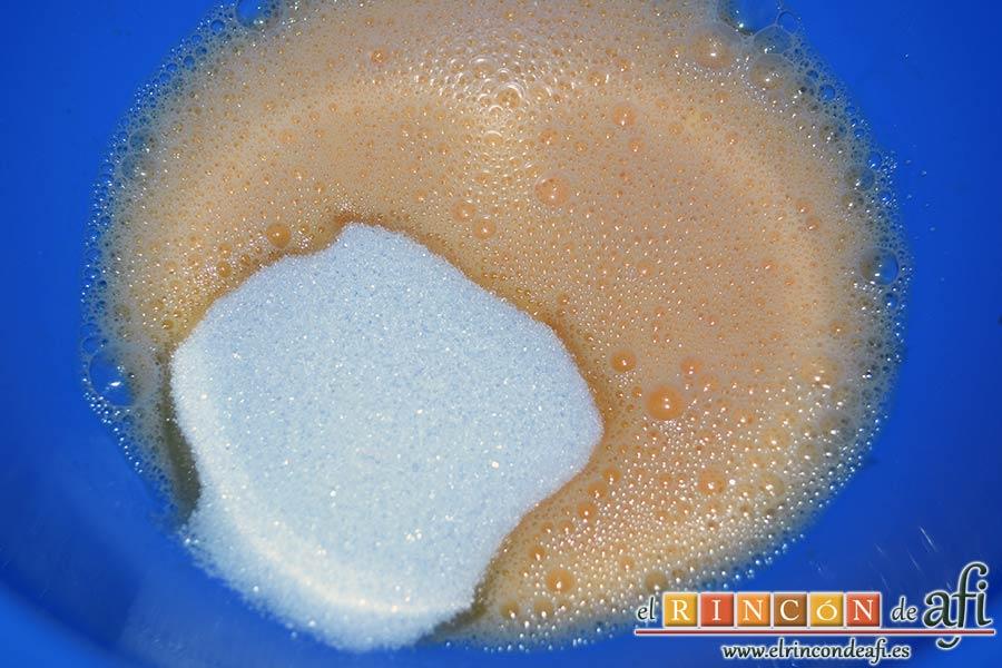 Bizcocho de castañas, añadir el azúcar