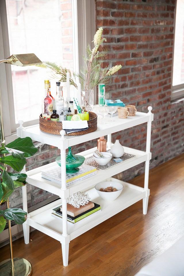 Minibar decorativo con greenery 