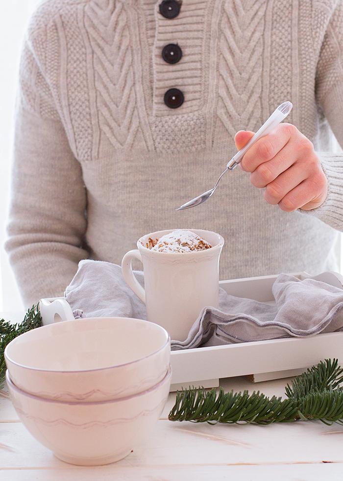mug cake chocolate blanco, desayuno.