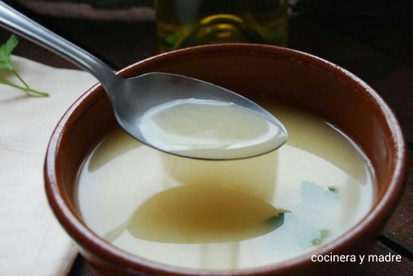 caldo-de-pollo-casero